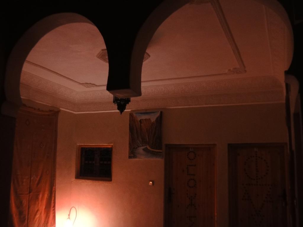 Maison D'Hotes Le Ciel Bleu Tinghir ภายนอก รูปภาพ
